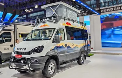 Primera furgoneta camper IVECO 4X4 con techo desplegable fabricada en China p...